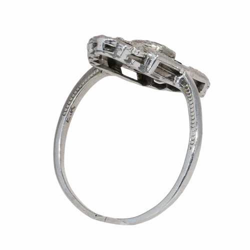 50 Art déco - Bague en or blanc, diamants et onyx 58 Facettes 26089-0350