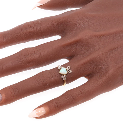 50 Belle Époque - Bague cœur en or jaune, opale et diamants 58 Facettes 26090-0194
