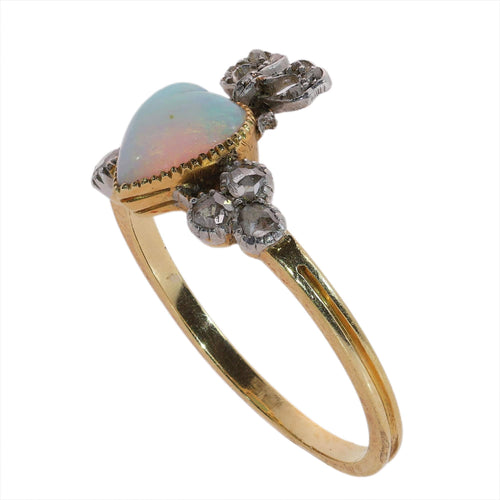 50 Belle Époque - Bague cœur en or jaune, opale et diamants 58 Facettes 26090-0194