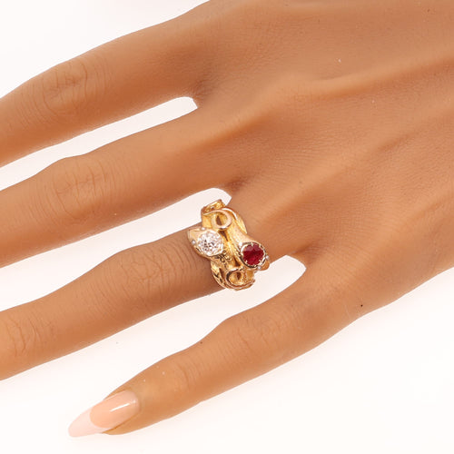 60 Bague serpents victorienne en or jaune, diamant, rubis et perles 58 Facettes 26106-0268