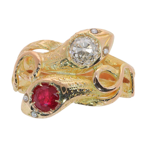 60 Bague serpents victorienne en or jaune, diamant, rubis et perles 58 Facettes 26106-0268