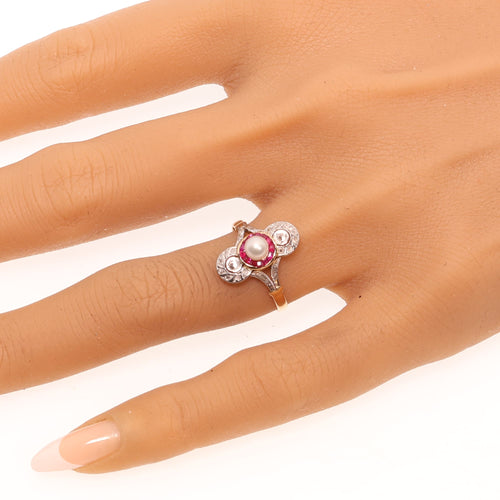 54 Belle Époque-Art déco - Bague en or jaune, perle, rubis et diamants 58 Facettes 26106-0425