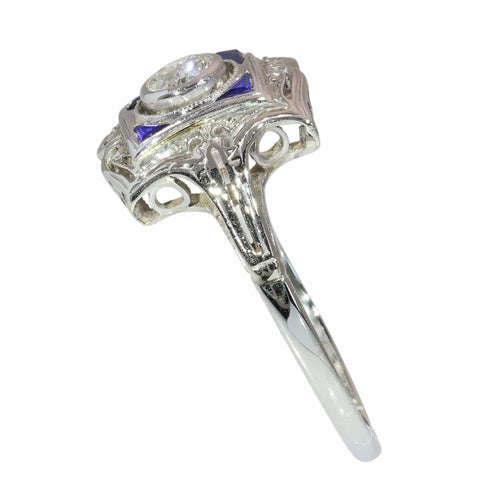 57 Art déco - Bague de fiançailles en or blanc, diamant et saphirs 58 Facettes 26127-0190