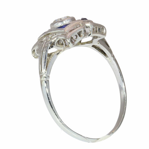 57 Art déco - Bague de fiançailles en or blanc, diamant et saphirs 58 Facettes 26127-0190
