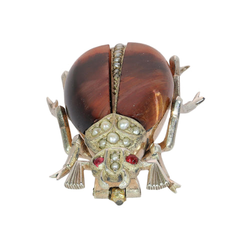 A circa 1880 beetle brooch with reddish tiger’s eye and seed pearls 58 Facettes 26127-0278
