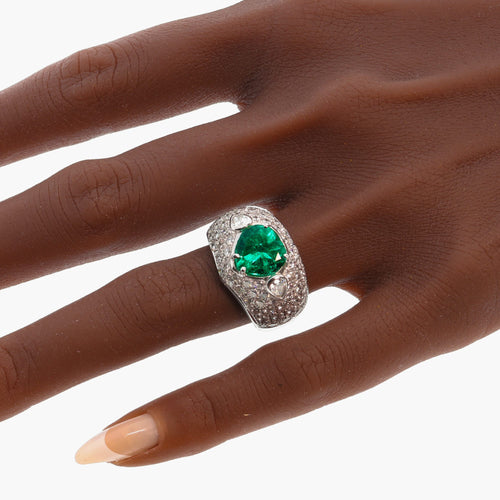 59 Bague vintage en or blanc, émeraude colombienne cœur et diamants 58 Facettes 26155-0108