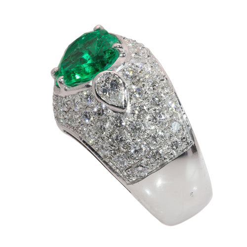 59 Bague vintage en or blanc, émeraude colombienne cœur et diamants 58 Facettes 26155-0108
