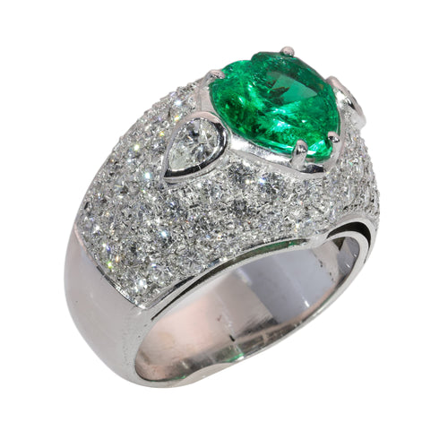 59 Bague vintage en or blanc, émeraude colombienne cœur et diamants 58 Facettes 26155-0108
