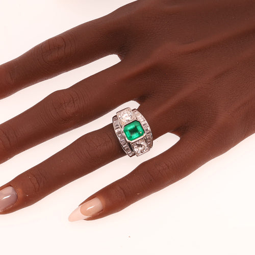 55 Bague en platine avec émeraude et diamants 58 Facettes 26155-0112