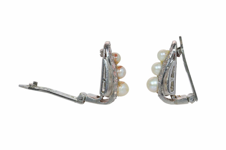 Boucles d'oreilles clips en platine, perles et diamants 58 Facettes 26177-0183