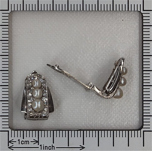 Boucles d'oreilles clips en platine, perles et diamants 58 Facettes 26177-0183