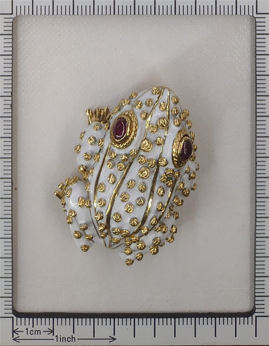 David Webb - Broche grenouille en or jaune, émail blanc et rubis 58 Facettes 26211-0088