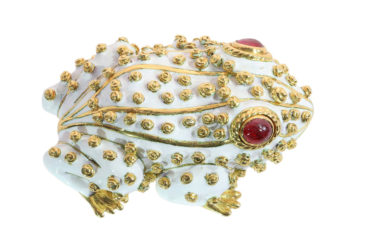 David Webb - Broche grenouille en or jaune, émail blanc et rubis 58 Facettes 26211-0088