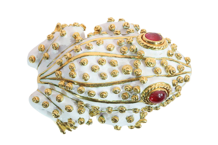 David Webb - Broche grenouille en or jaune, émail blanc et rubis 58 Facettes 26211-0088