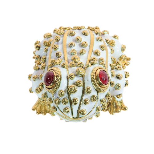 David Webb - Broche grenouille en or jaune, émail blanc et rubis 58 Facettes 26211-0088