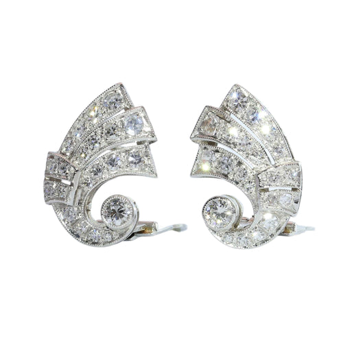 Années 1950 - Boucles d'oreilles clips en platine, or blanc 18K et diamants 58 Facettes 26229-0099