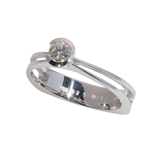 53 Bague solitaire circa 1970 en or blanc 18K et diamant 58 Facettes 26232-0163
