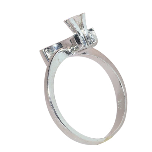 53 Vers 1970 - Bague moderniste en or blanc 18K et diamant 58 Facettes 26232-0179