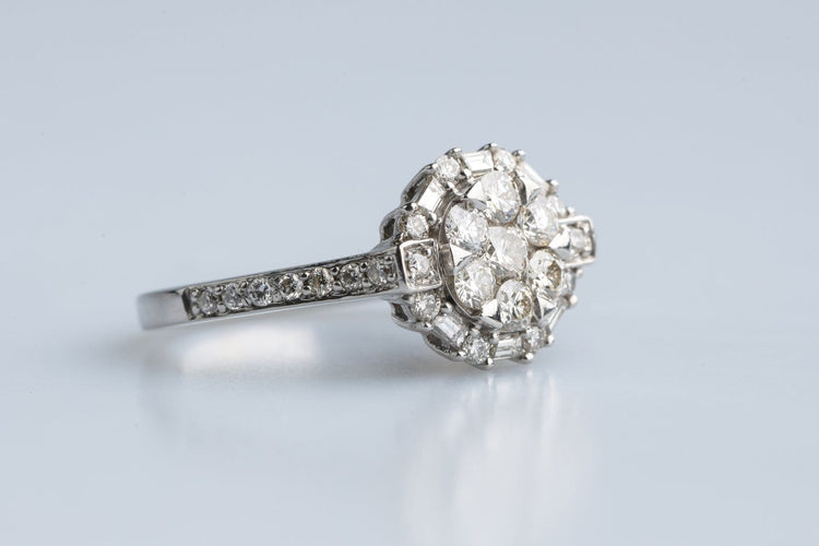 51 Bague chou en or blanc 18K et diamants 2,16 ct 58 Facettes BGCHOUCC1531-107