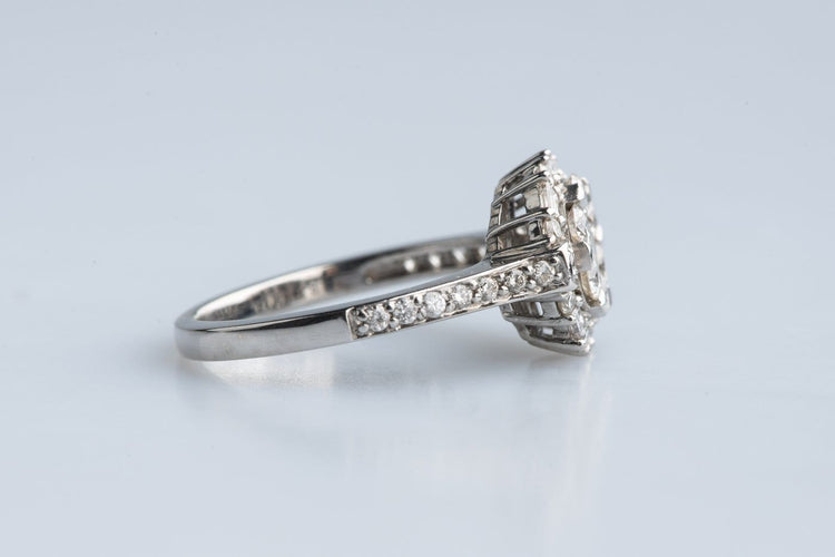 51 Bague chou en or blanc 18K et diamants 2,16 ct 58 Facettes BGCHOUCC1531-107