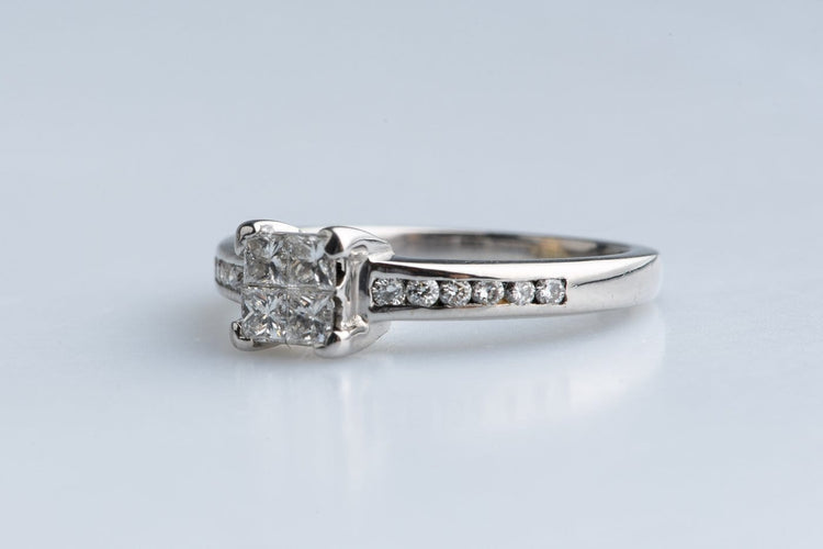 51 Bague diamants princesse et brillants en or blanc 18K 58 Facettes BGMAUBDOC768-107