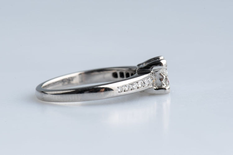 51 Bague diamants princesse et brillants en or blanc 18K 58 Facettes BGMAUBDOC768-107