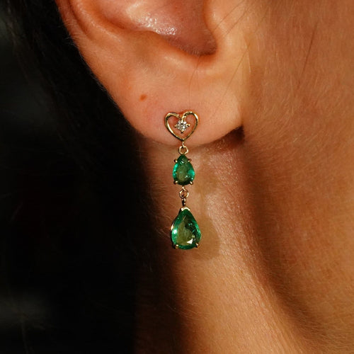Boucles d'oreilles pendantes en or jaune 14 ct, émeraudes et diamants 58 Facettes E0042
