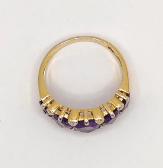 Bague 54 Bague bandeau en or jaune, améthystes et diamants 58 Facettes 239