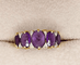 Bague 54 Bague bandeau en or jaune, améthystes et diamants 58 Facettes 239