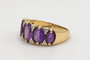 Bague 54 Bague bandeau en or jaune, améthystes et diamants 58 Facettes 239
