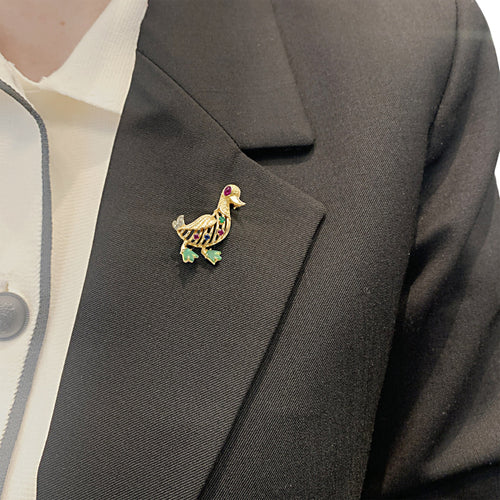 Broche Broche Canard en or jaune, pierres précieuses et diamants 58 Facettes 35880