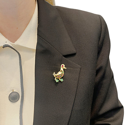 Broche Broche Canard en or jaune, pierres précieuses et diamants 58 Facettes 35880
