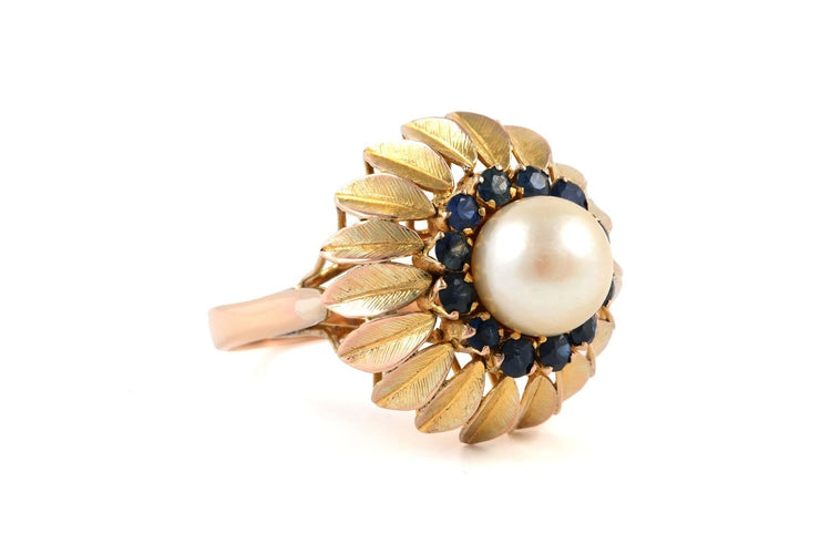 56 Bague années 50 en or jaune, perle et saphirs 58 Facettes 23900