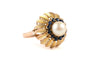 56 Bague années 50 en or jaune, perle et saphirs 58 Facettes 23900