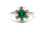 53 Années 70 - Bague en or blanc, doublet d'émeraude et diamants 58 Facettes B909