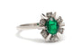 53 Années 70 - Bague en or blanc, doublet d'émeraude et diamants 58 Facettes B909