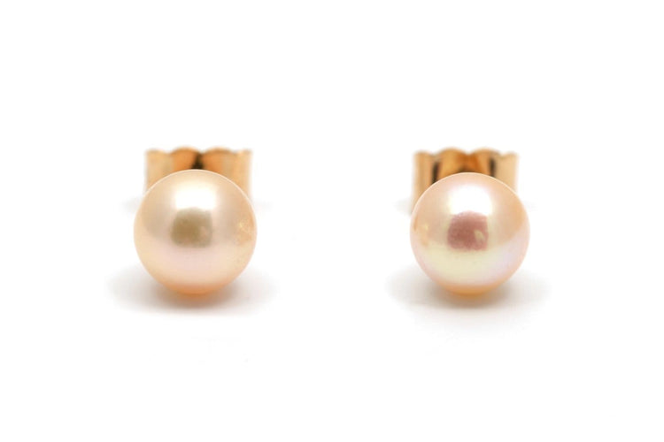 Boucles d'oreilles contemporaines en or jaune 18 carats et perles 58 Facettes 24015
