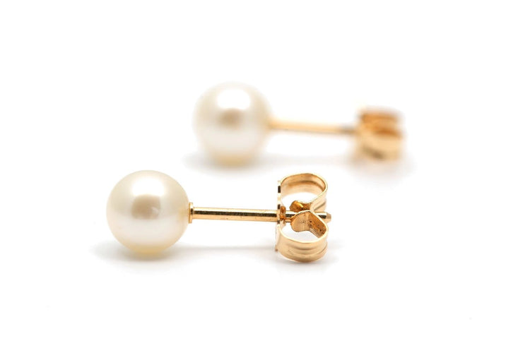 Boucles d'oreilles contemporaines en or jaune 18 carats serties de perles 58 Facettes 24016