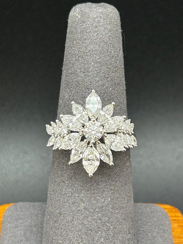 55 La Regina - Bague en or blanc 18k et 21 diamants naturels 58 Facettes ANELLO FLOWER DIAMOND