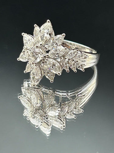 55 La Regina - Bague en or blanc 18k et 21 diamants naturels 58 Facettes ANELLO FLOWER DIAMOND
