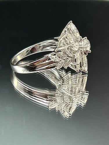55 La Regina - Bague en or blanc 18k et 21 diamants naturels 58 Facettes ANELLO FLOWER DIAMOND