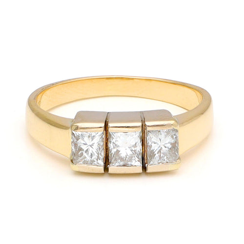 51 Bague trilogie en or jaune 18k et diamants princesse 58 Facettes 4EF6FCA8417D424F90685186F7769BEC