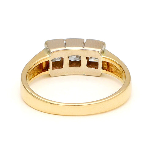 51 Bague trilogie en or jaune 18k et diamants princesse 58 Facettes 4EF6FCA8417D424F90685186F7769BEC