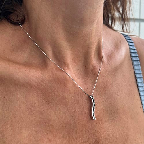 https://ledial.it/app/uploads/2026/08/40233-collana-oro-ciondolo-diamanti-brillanti-neri_51.jpg