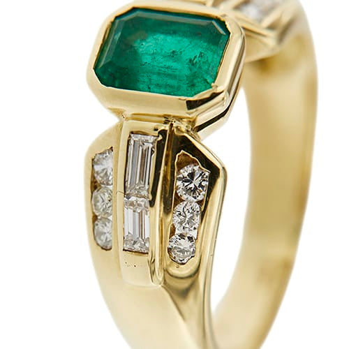 https://ledial.it/app/uploads/2026/08/40970-anello-oro-smeraldo-diamanti-brillanti-baguette_51.jpg