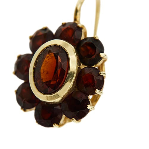 https://ledial.it/app/uploads/2026/08/40300-orecchini-oro-monachella-fiore-granati_13.jpg