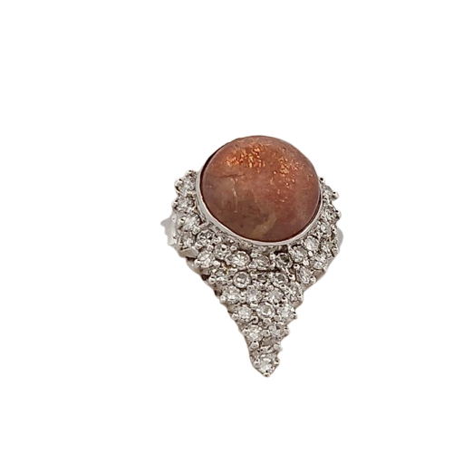 Bague en or blanc, pierre de soleil et diamants