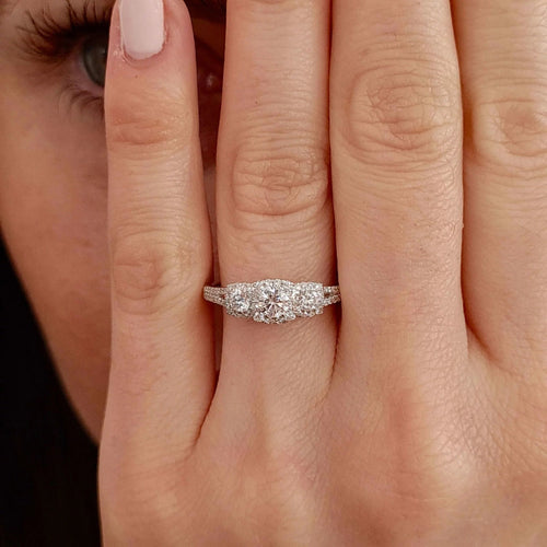 Bague 56 Bague trilogie diamants en or blanc 18 carats 58 Facettes BVP-BAG-0049