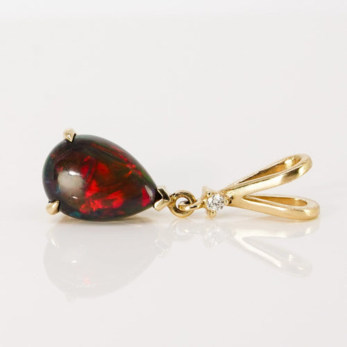 Pendentif en or jaune 14 ct avec opale noire et diamant 58 Facettes P0012