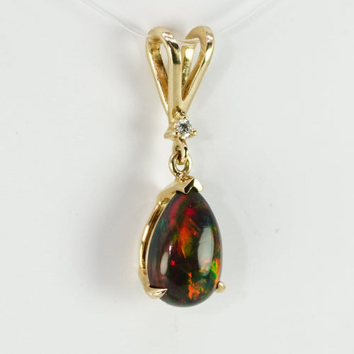 Pendentif en or jaune 14 ct avec opale noire et diamant 58 Facettes P0012